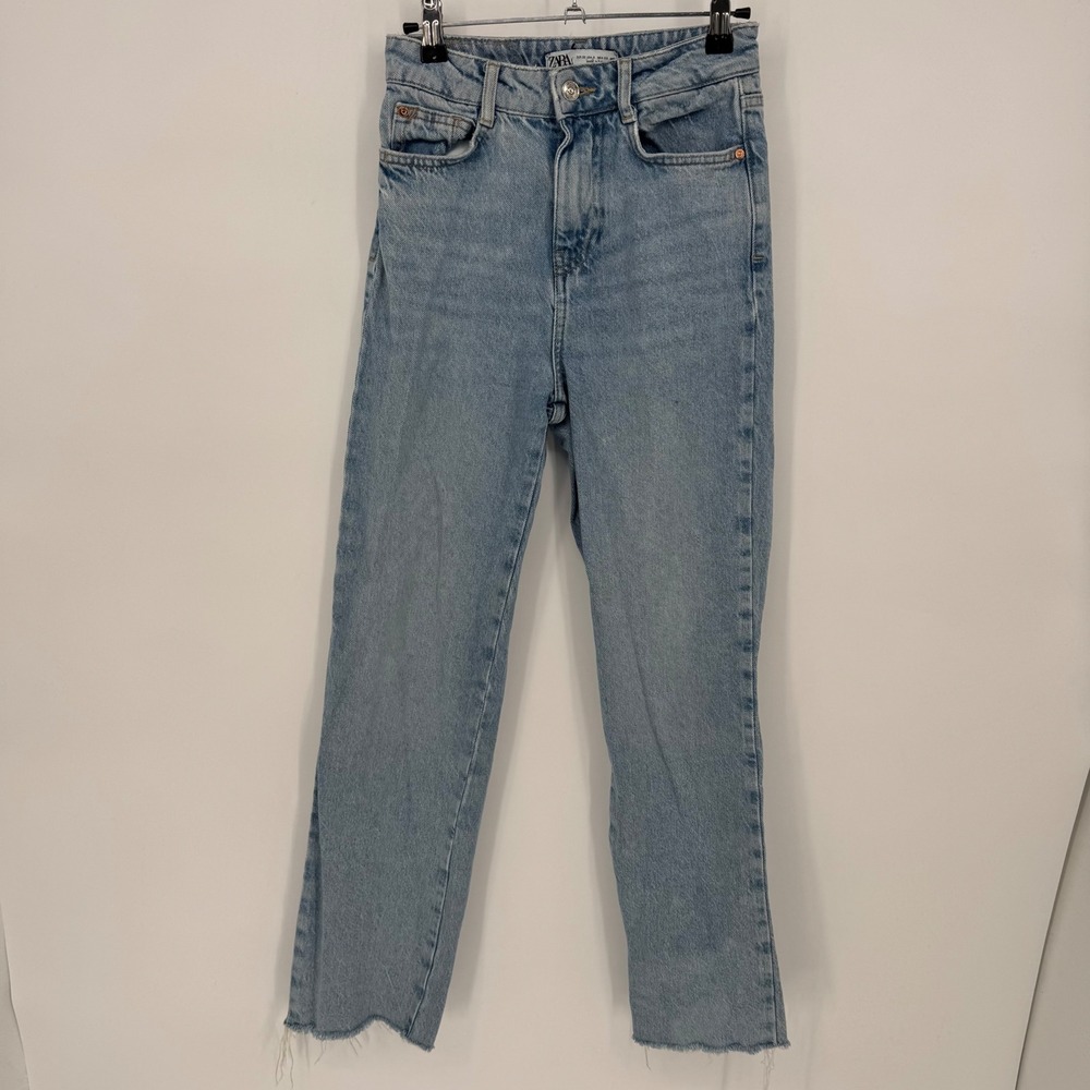 Zara High Waisted Straight‎ Leg Light Wash Ankle Raw Hem Jeans Womens Size 0
